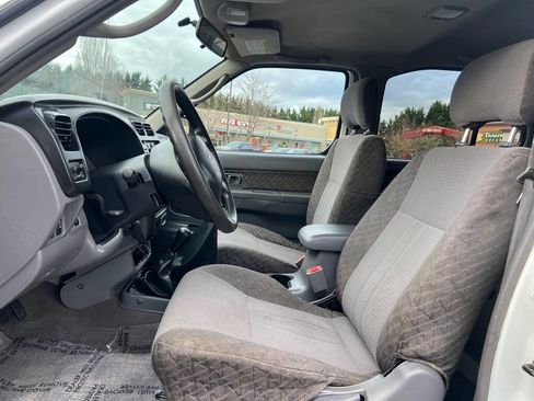 Used 2000 Nissan Xterra XE image 9