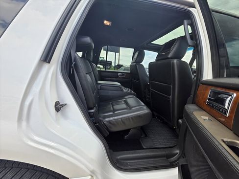 Used 2012 Lincoln Navigator 4WD image 9