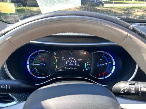 Used 2020 Chrysler Pacifica Limited w/ Advanced Safetytec Group FWD image 22