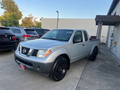 Used 2007 Nissan Frontier XE w/ Preferred Pkg image 3