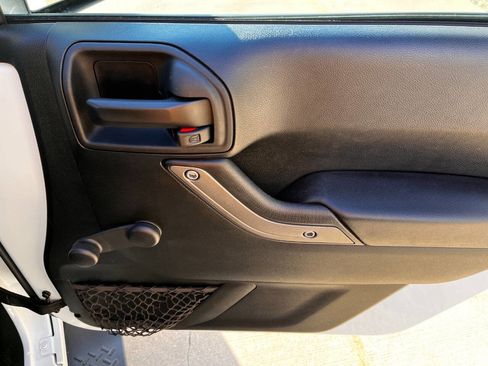 Used 2018 Jeep Wrangler Unlimited Sport w/ Connectivity Group image 19