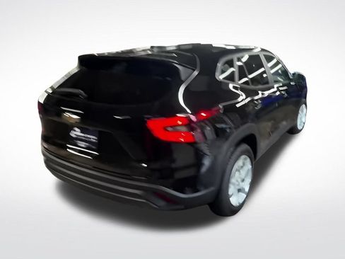 Used 2026 Chevrolet Trax LS w/ LS Convenience Package FWD image 13