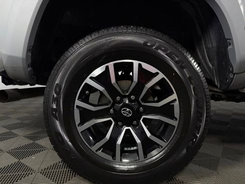 Used 2021 Toyota Tacoma TRD Sport image 11