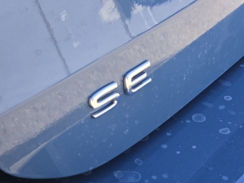 New 2026 Volkswagen Taos SE FWD image 9