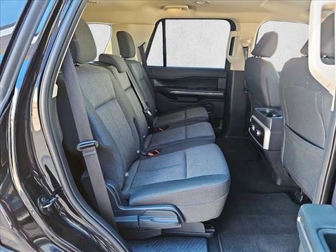 Used 2024 Ford Expedition XLT image 21