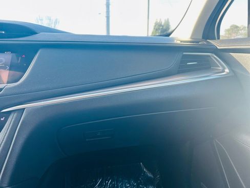 Used 2017 Cadillac XT5 Luxury image 34