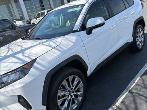 Used 2022 Toyota RAV4 LE image 2