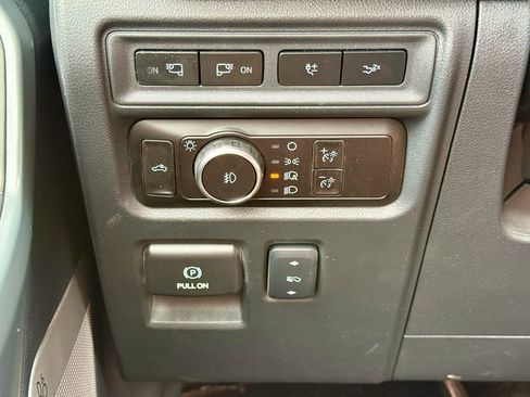 Used 2023 Ford F150 Lariat w/ Trailer Tow Package image 19