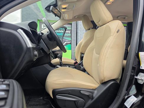 Used 2015 Jeep Cherokee Latitude FWD image 19