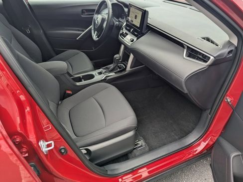 Used 2024 Toyota Corolla Cross LE w/ Moonroof Package image 12