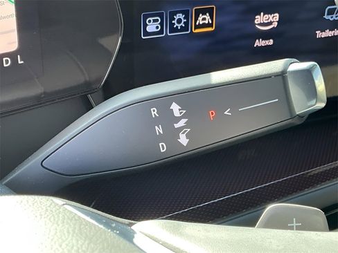 Used 2024 Chevrolet Traverse Z71 w/ Enhanced Driving Package image 19