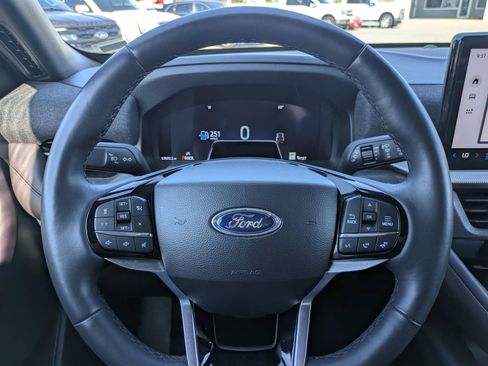 Used 2026 Ford Explorer Platinum RWD image 29