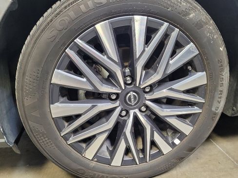 Used 2025 Nissan Altima 2.5 SV FWD image 31
