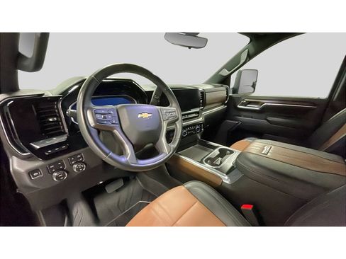 Used 2024 Chevrolet Silverado 2500 High Country w/ High Country Premium Package AWD/4WD image 11