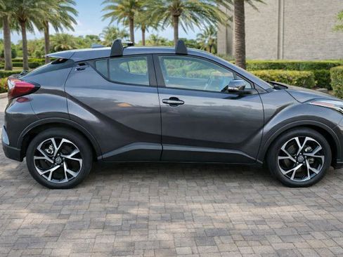 Used 2021 Toyota C-HR XLE image 3