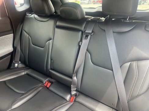 Used 2023 Jeep Compass Latitude image 23