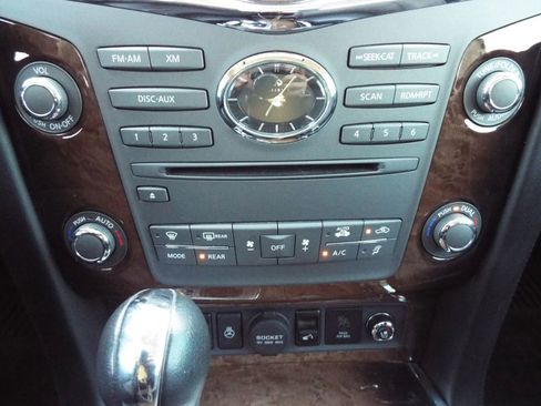 Used 2014 INFINITI QX80 4WD w/ Deluxe Touring Package image 20