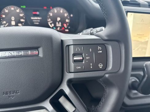 New 2025 Land Rover Defender 130 X-Dynamic SE AWD/4WD image 19