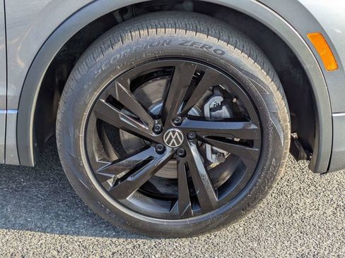 Used 2023 Volkswagen Tiguan SE R-Line FWD image 11