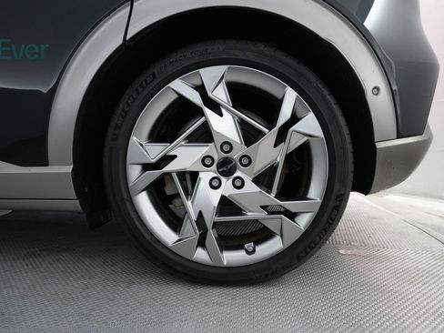 Used 2023 Genesis GV60 Performance image 9