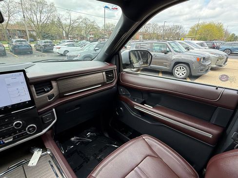 Used 2024 Ford Expedition Max Limited image 18