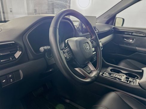 Used 2025 Honda Pilot TrailSport image 7