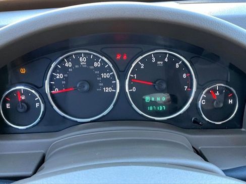 Used 2010 Jeep Liberty Sport image 16