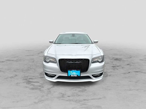 Used 2022 Chrysler 300 Touring L w/ Comfort Group image 3