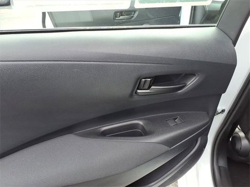 Used 2025 Toyota Corolla LE image 6