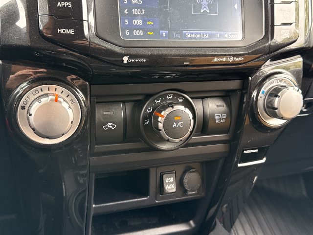 Used 2018 Toyota 4Runner TRD Off-Road AWD/4WD image 28