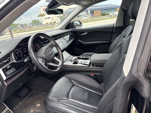 Used 2023 Audi Q8 Premium w/ Convenience Package AWD/4WD image 4