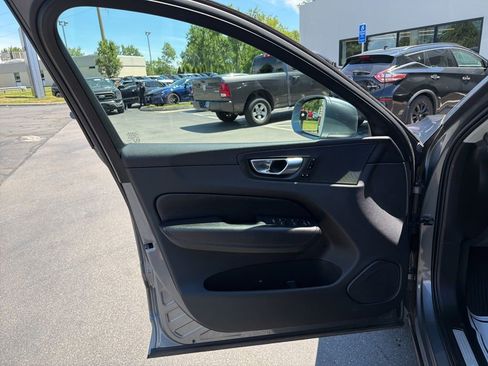 Used 2021 Volvo XC60 T5 Momentum AWD/4WD image 27