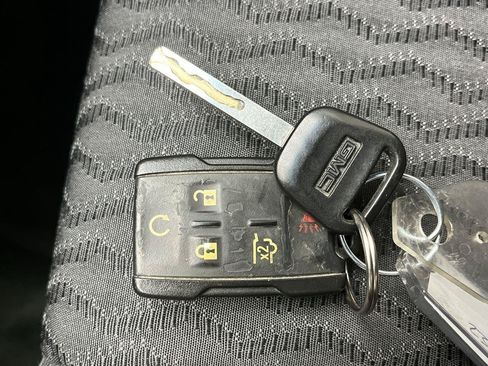 Used 2015 GMC Yukon XL SLE AWD/4WD image 25