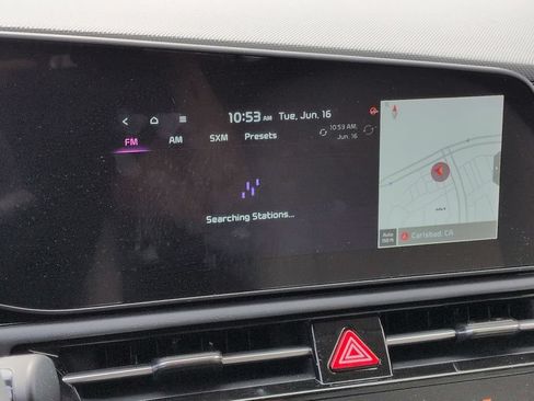 Used 2025 Kia Niro EX FWD image 13