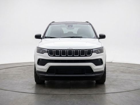 Used 2025 Jeep Compass Limited image 2