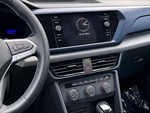 Certified 2022 Volkswagen Taos SE image 7