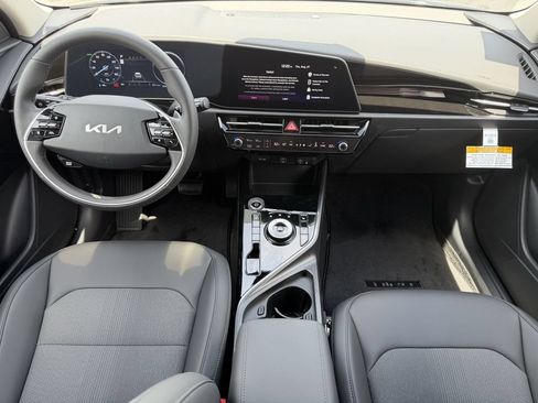 New 2026 Kia Niro Wind FWD image 17