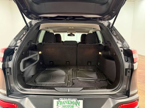 Used 2014 Jeep Cherokee Latitude FWD image 70