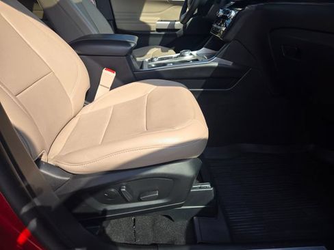 Used 2024 Ford Explorer Limited w/ Equipment Group 301A AWD/4WD image 33