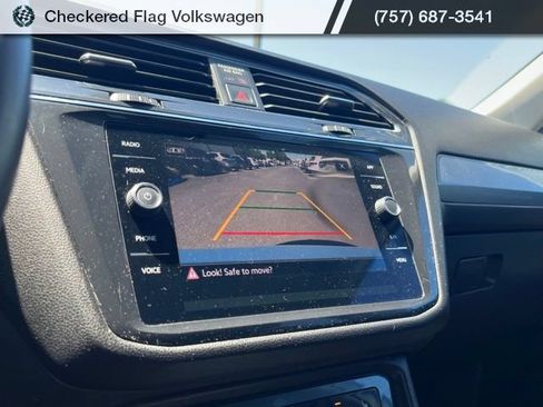 Used 2022 Volkswagen Tiguan SE FWD image 35
