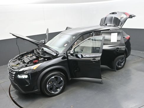 Used 2025 Nissan Rogue SV FWD image 45