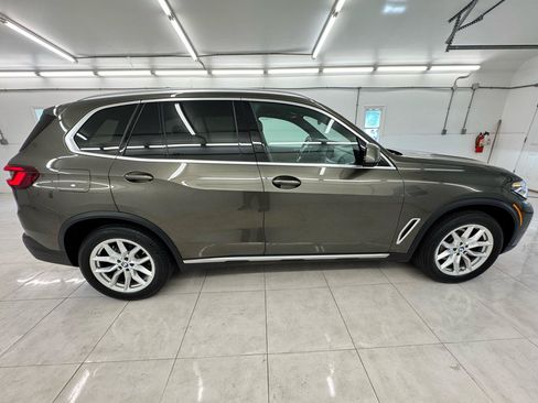 Used 2022 BMW X5 xDrive40i w/ Premium Package AWD/4WD image 4