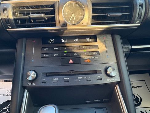 Used 2019 Lexus IS 300 AWD image 31