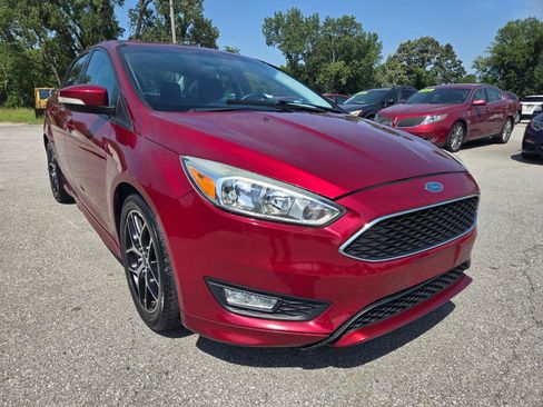 Used 2015 Ford Focus SE w/ SE Sport Package FWD image 3