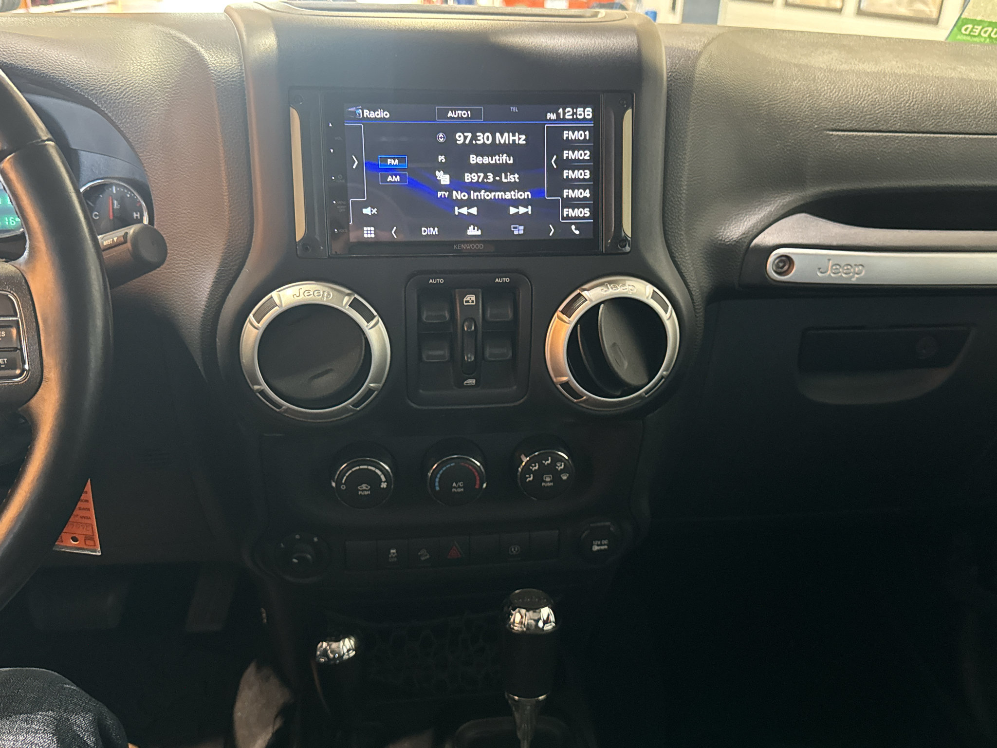 Used 2018 Jeep Wrangler Unlimited Sahara AWD/4WD image 24