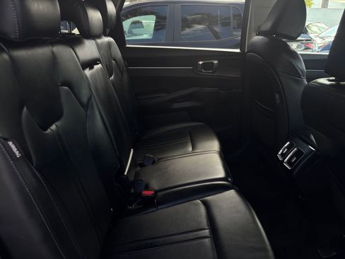 Used 2024 Kia Sorento S image 28