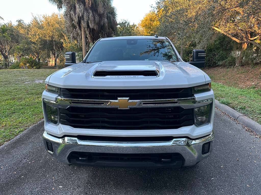 Used 2025 Chevrolet Silverado 2500 LT w/ Convenience Package AWD/4WD image 2