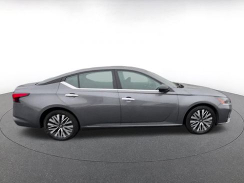 Used 2025 Nissan Altima 2.5 SV image 15