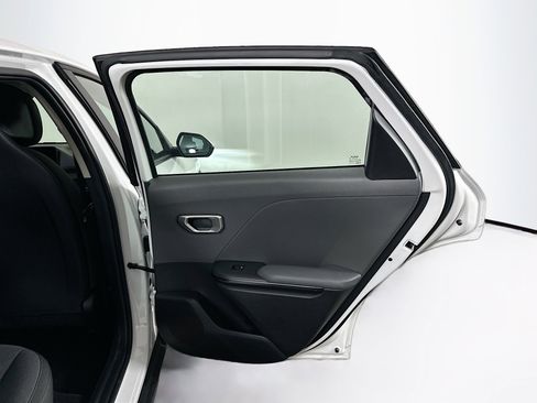 Used 2025 Kia K4 LXS image 28