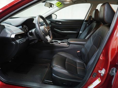 Used 2022 Nissan Altima 2.5 SR FWD image 9
